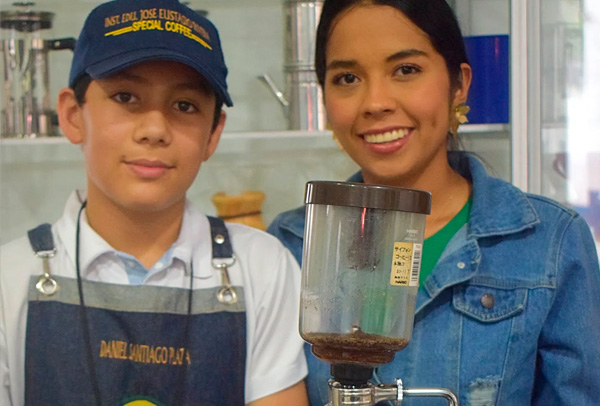 Demostración educativa - Escuela de Cafe - CAFETUR